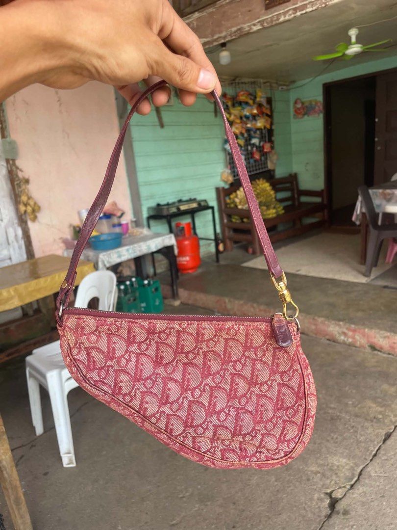 VINTAGE DIOR OBLIQUE (Category: Luxury Bags & Wallets) located in Molave. Submitted by thriftmate13 (Listing ID 1465793410, Image 2). Description: .