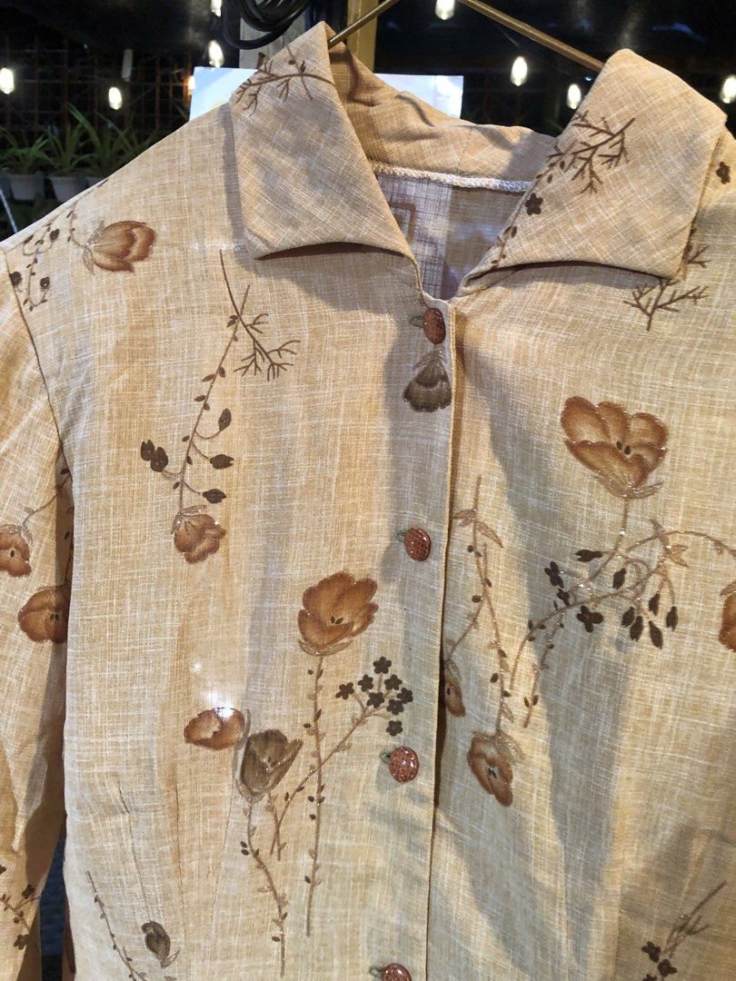 Vintage Floral Print Beige Button-Up Blouse (Category: Blouses) located in Cauayan City . Submitted by wholly.craaaft (Listing ID 1465873519, Image 2). Description: - Style: Retro button-up blouse with all-over brown floral and botanical print - Color: Beige base with brown print - Fit: Regular fit, easy to pair with skirts or pants - Details: Long sleeves, pointed collar, front button closure - Fabric: Lightweight and textured material - Conditi