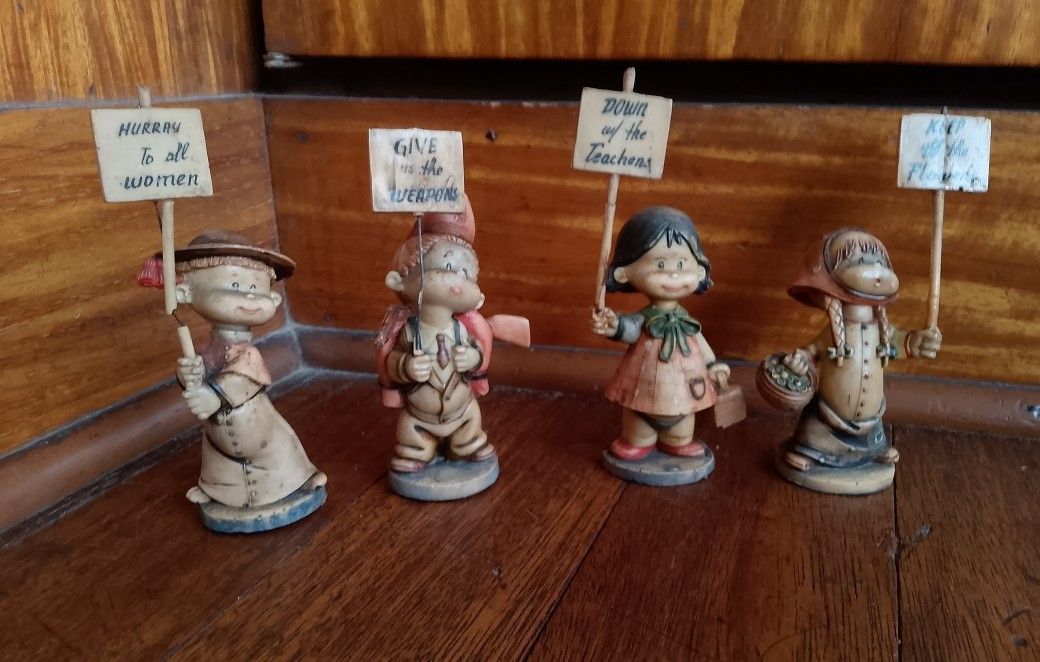 Vintage fontanini figures (Category: Other Home Decor) located in Malabon City. Submitted by bugoy18 (Listing ID 1465761366, Image 2). Description: .