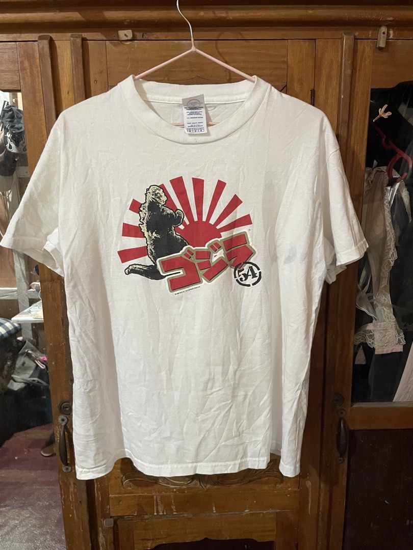 Vintage Godzila dated 2005 (Category: Tshirts & Polo Shirts ) located in New Bataan. Submitted by rebisa.404 (Listing ID 1465812040, Image 1). Description: Vintage Godzila dated 2005 M on tag 20 width 24.5 length Need wash Issue: nasa pic na.