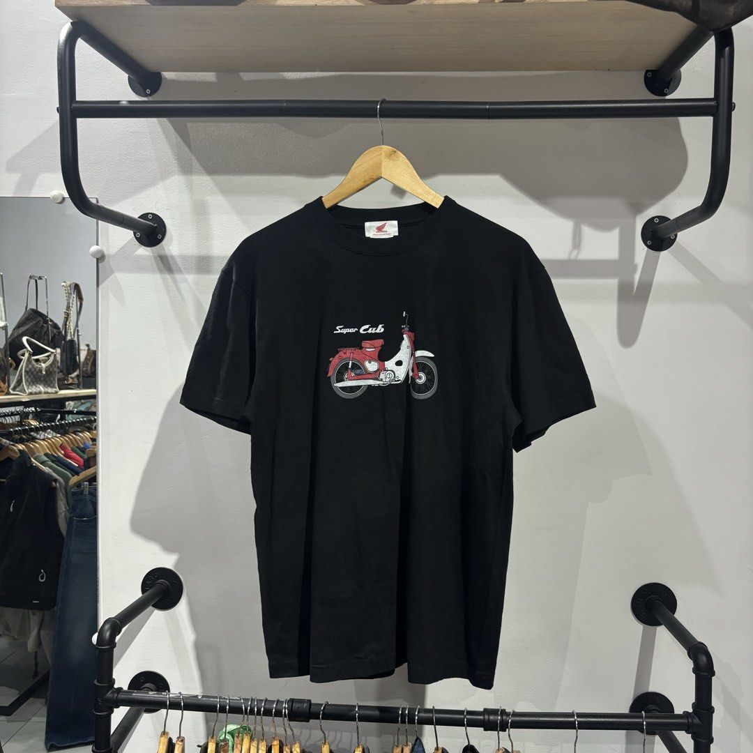 Vintage Honda Shirt (Category: Formal Shirts) located in Bambang. Submitted by heats777 (Listing ID 1465825207, Image 2). Description: Excellent condition No issue Size: L on tag.