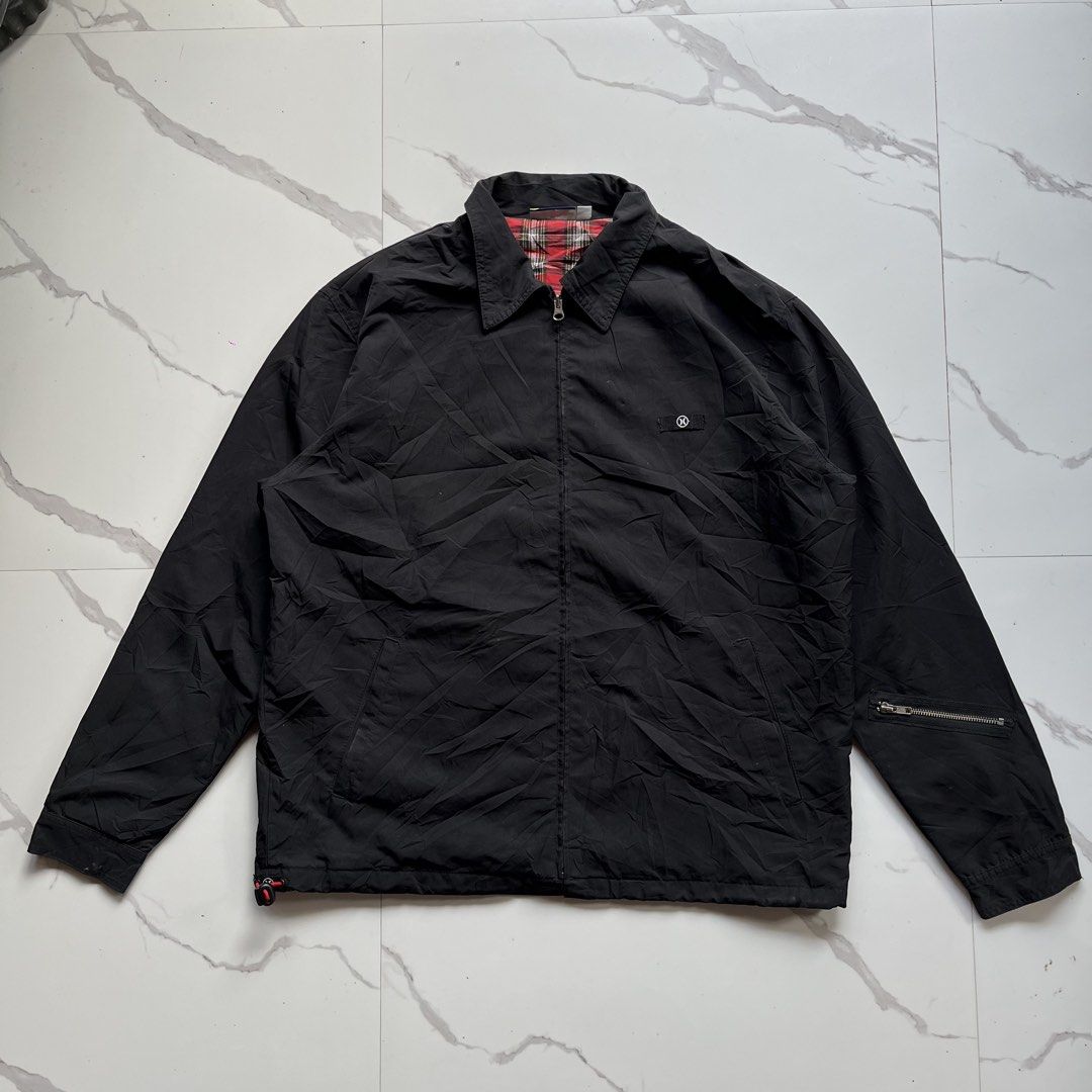 Vintage Hurley (Category: Coats, Jackets and Outerwear) located in Lucena. Submitted by RAGGGGSSSS (Listing ID 1465889236, Image 1). Description: Vintage Hurley Harrington Large on Tag 28.5x24.5 Excellent Condition No issue.