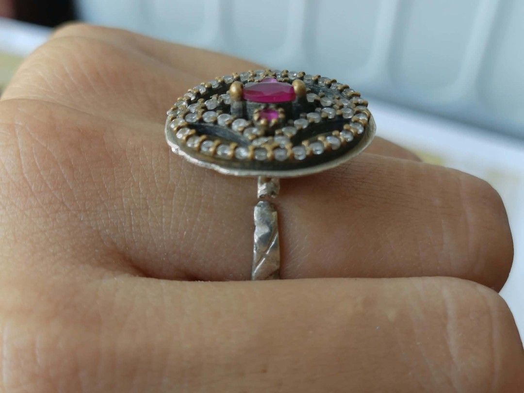 Vintage Jap. 925 silver ring (Category: Rings) located in Daanbantayan. Submitted by mvs08_collectibles (Listing ID 1465789720, Image 2). Description: vintage silver ring 925 I bought it from an online surplus for 3k pesos way back 2022 selling for 1500 pesos not sure sa stone if legit ruby (natural ruby daw sabi ni seller ) kayo nalang pag pa r attach NASA last pic Yung issue.