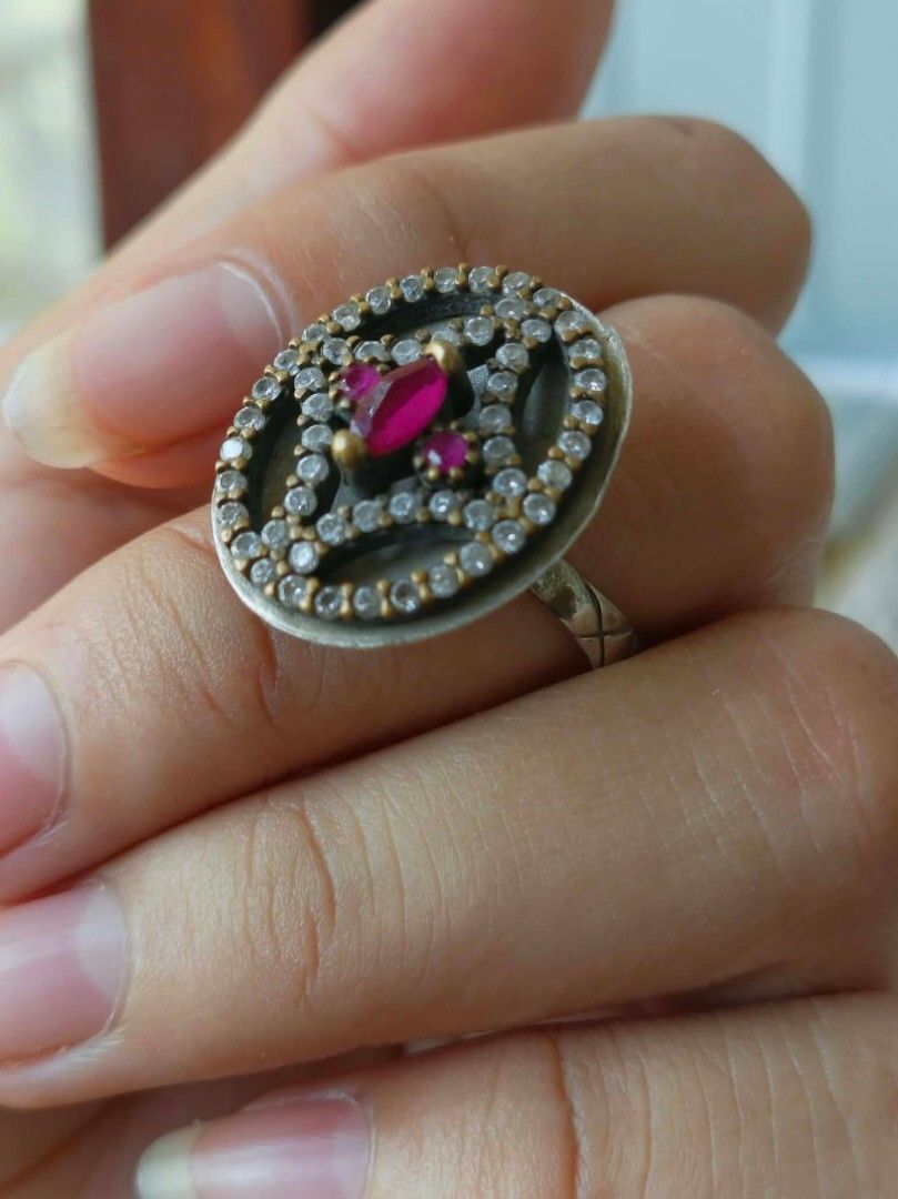 Vintage Jap. 925 silver ring (Category: Rings) located in Daanbantayan. Submitted by mvs08_collectibles (Listing ID 1465789720, Image 1). Description: vintage silver ring 925 I bought it from an online surplus for 3k pesos way back 2022 selling for 1500 pesos not sure sa stone if legit ruby (natural ruby daw sabi ni seller ) kayo nalang pag pa r attach NASA last pic Yung issue.