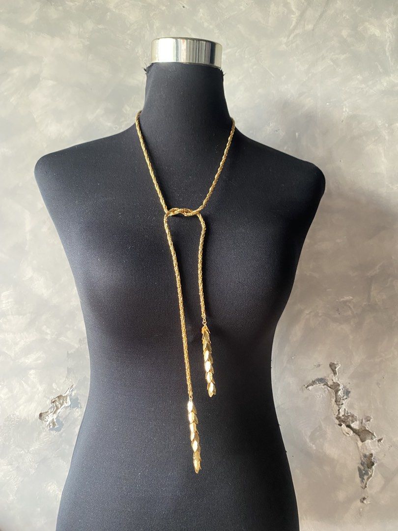 Vintage leaf cluster lariat necklace (Category: Necklaces) located in Cebu City. Submitted by janb85 (Listing ID 1465942719, Image 2). Description: vintage gold-toned lariat / scarf necklace featuring a thick woven rope chain that terminates in two decorative cascading leaf cluster tassels. Can style it many ways .