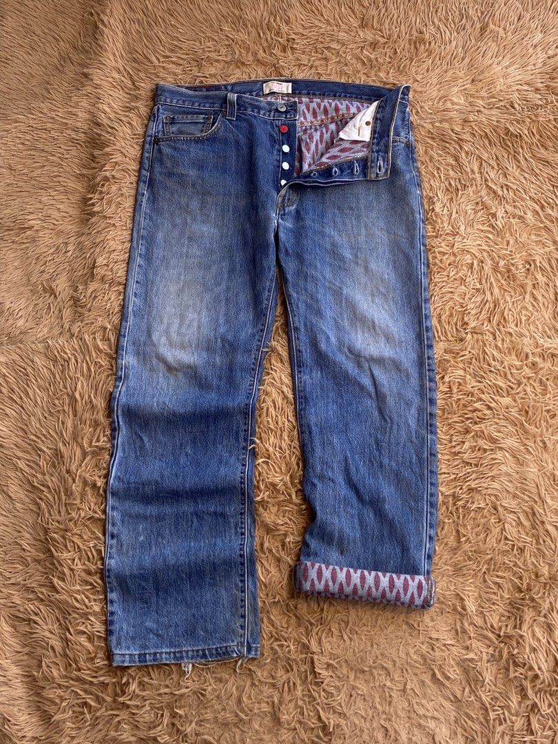 Vintage Levis 501 limited edition (Category: Jeans) located in Manila. Submitted by raversantos (Listing ID 1465900647, Image 1). Description: Waist-36 Length-40 Hem-9 Issue: minimal distress on hem(sign of usage) Color rate 9.5/10 .