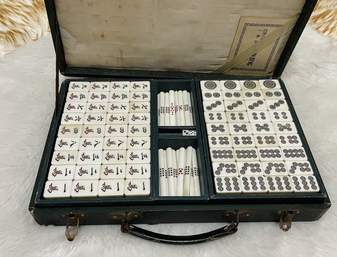 Vintage Mini mahjong bamboo back INCOMPLETE AS IS (Category: Vintage Collectibles) located in Quezon City. Submitted by sissymissy1527 (Listing ID 1465843636, Image 2). Description: Check the photos po Incomplete tiles, puede ireplace ng blanks Missing 1 hinge Selling as where is.