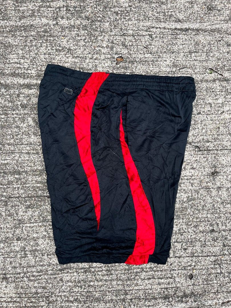 Vintage Nike Baller Short (Category: Shorts) located in Talisay. Submitted by reyteliquido (Listing ID 1465862229, Image 2). Description: Fittings Large Length 21.5 Leg opening 13 Excellent condition Color rate 10/10 Issue baby lints/rans loosegart pero may lace and cut tag and paint.