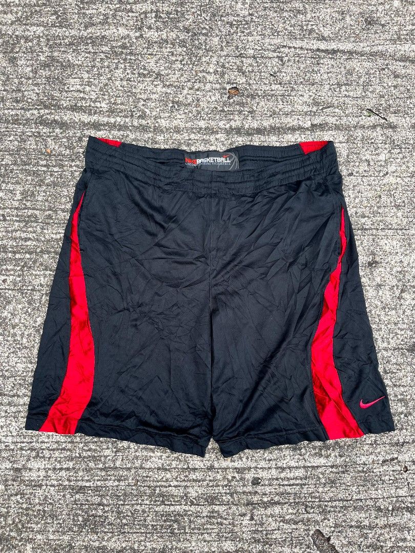 Vintage Nike Baller Short (Category: Shorts) located in Talisay. Submitted by reyteliquido (Listing ID 1465862229, Image 3). Description: Fittings Large Length 21.5 Leg opening 13 Excellent condition Color rate 10/10 Issue baby lints/rans loosegart pero may lace and cut tag and paint.