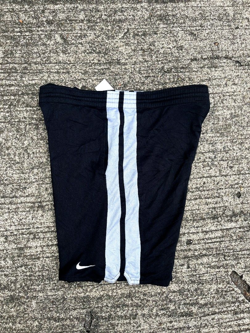 Vintage Nike Baller Short (Category: Shorts) located in Talisay. Submitted by reyteliquido (Listing ID 1465871905, Image 1). Description: Medium Length 19 Leg opening 12 Excellent condition Color rate 10/10 Issue loosegart pero may lace.