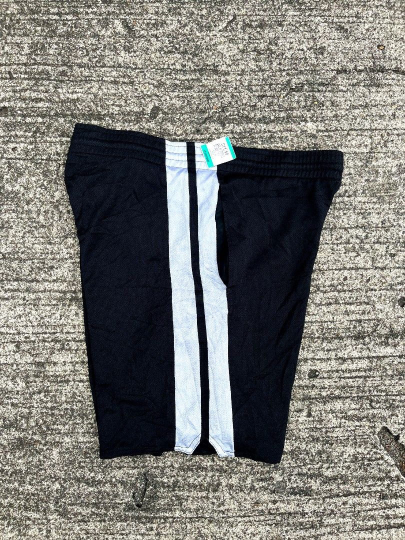 Vintage Nike Baller Short (Category: Shorts) located in Talisay. Submitted by reyteliquido (Listing ID 1465871905, Image 2). Description: Medium Length 19 Leg opening 12 Excellent condition Color rate 10/10 Issue loosegart pero may lace.