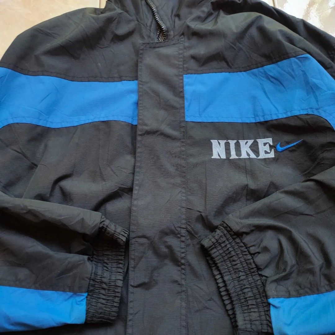 Vintage Nike Reversible Jacket (Category: Coats, Jackets and Outerwear) located in Ozamiz City. Submitted by ukaygrails (Listing ID 1465907626, Image 3). Description: Excellent condition Minor issue, Nazizip sya pro hindi full, check last pic hanggang dyan lang yung nazizip.