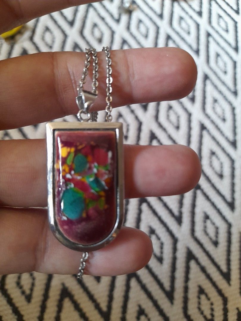 Vintage Pendant Necklace with Box (Category: Necklaces) located in Bocaue. Submitted by marajapansurplus (Listing ID 1465798639, Image 2). Description: - Silver-tone standard link chain with a secure spring-ring clasp - Eye-catching rectangular resin mosaic pendant with a rounded top edge - Polished silver-tone back finish on the pendant - Includes original patterned presentation box with a red circular emblem.