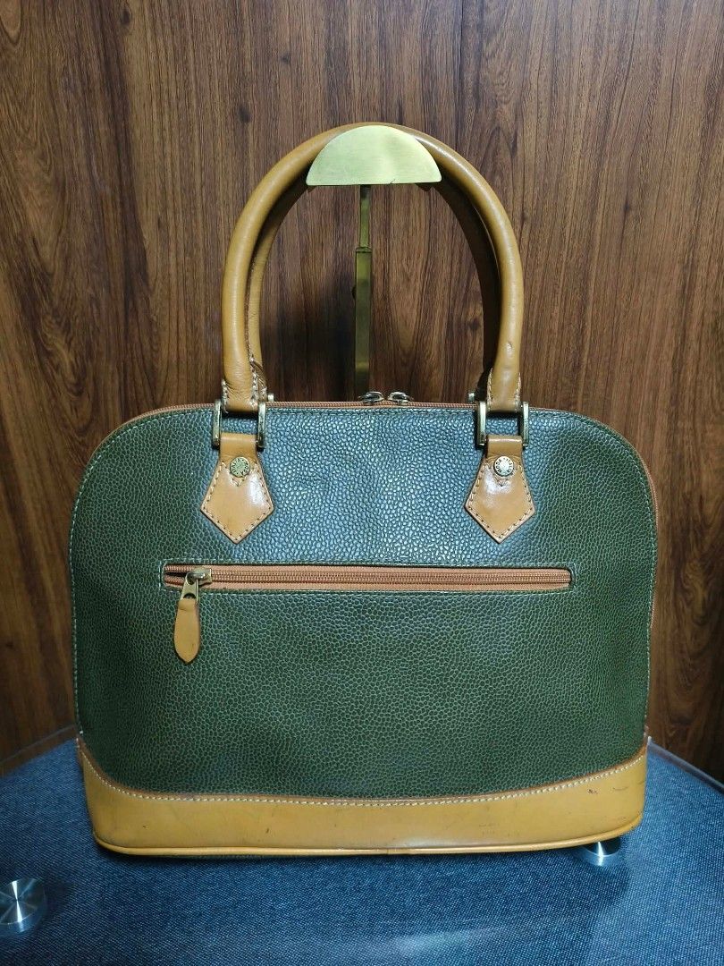 Vintage ROSES & ROBERTS Structured Dome Bag (Category: Shoulder Bags) located in Baguio. Submitted by luxuryvaultbagsandfashion (Listing ID 1465911515, Image 3). Description: ✨👜Vintage ROSES & ROBERTS Structured Dome Bag👜✨ Add a touch of classic sophistication to your wardrobe with this charming vintage dome satchel from Roses & Roberts! Beautiful structured piece featuring rich textured details and classic contrast accents. Good used condition