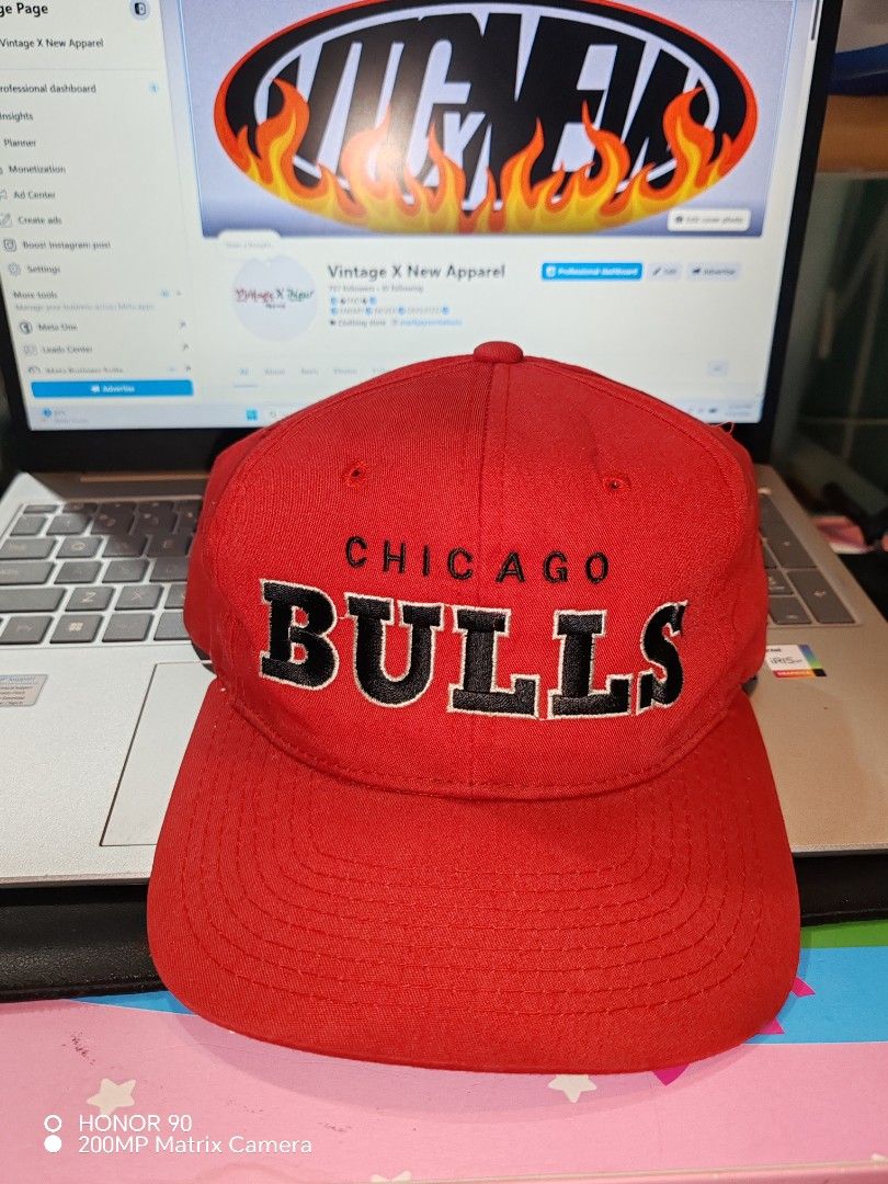 Vintage Starter Chicago Bulls Red Snapback Hat (Category: Caps & Hats) located in Pasay City. Submitted by markjaysontabuzo (Listing ID 1465872325, Image 1). Description: - Authentic Vintage Red Starter Chicago Bulls snapback cap - Classic embroidered team graphics on the front - Starter logo embroidered above the adjustable red snap closure - Timeless grey undervisor.