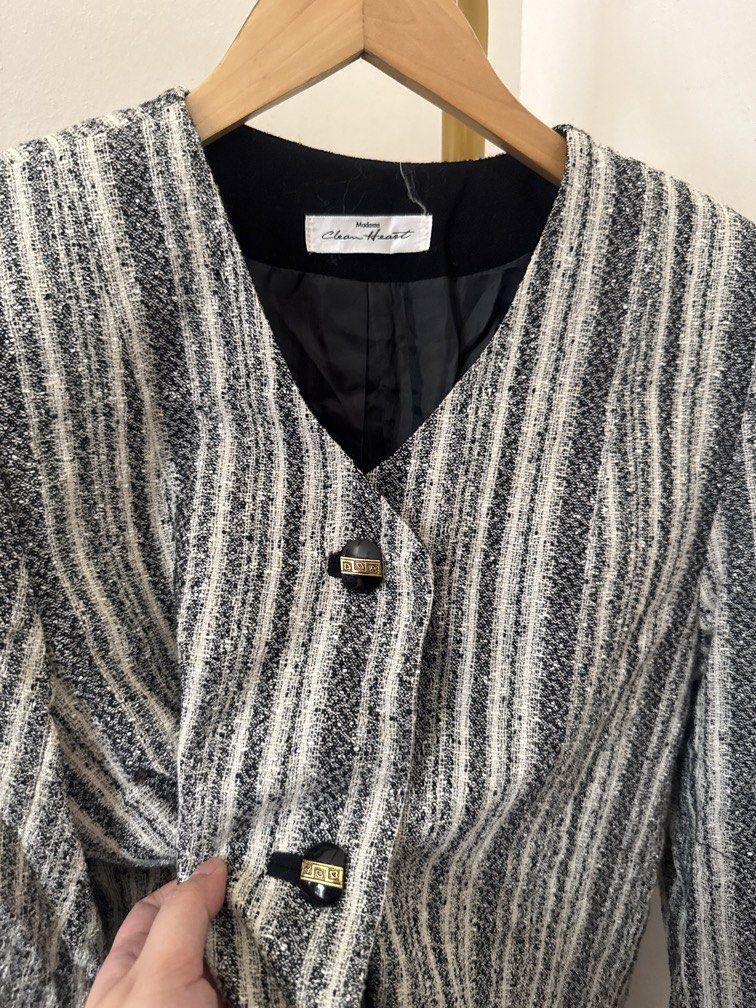 Vintage Textured Blazer (Category: Coats, Jackets and Outerwear) located in Mexico. Submitted by studioleraph (Listing ID 1465827782, Image 2). Description: 🛍️ Perfect for your personal wardrobe 🫶 Please see actual measurements on last photo. 👗 The actual item being sold is the original garment shown in the product photos. Small differences in fit, drape, color, texture, or details may occur. 💌 Condition: • Preloved; Please wash the items bef