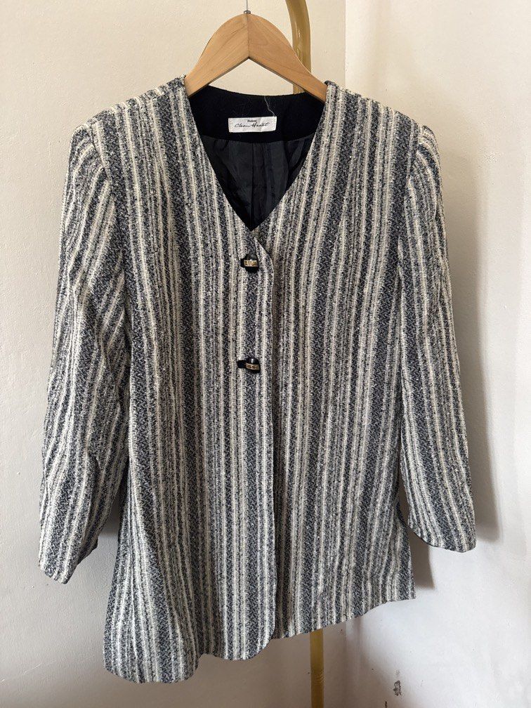 Vintage Textured Blazer (Category: Coats, Jackets and Outerwear) located in Mexico. Submitted by studioleraph (Listing ID 1465827782, Image 1). Description: 🛍️ Perfect for your personal wardrobe 🫶 Please see actual measurements on last photo. 👗 The actual item being sold is the original garment shown in the product photos. Small differences in fit, drape, color, texture, or details may occur. 💌 Condition: • Preloved; Please wash the items bef