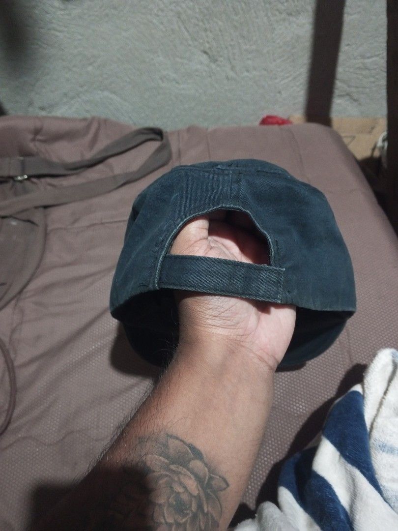 vintage Vans Cap (Category: Caps & Hats) located in Manila. Submitted by pagatpatan59259 (Listing ID 1465895588, Image 2). Description: vintage Vans Cap Price: 650.