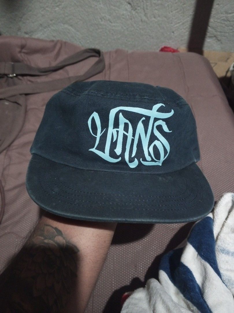 vintage Vans Cap (Category: Caps & Hats) located in Manila. Submitted by pagatpatan59259 (Listing ID 1465895588, Image 1). Description: vintage Vans Cap Price: 650.