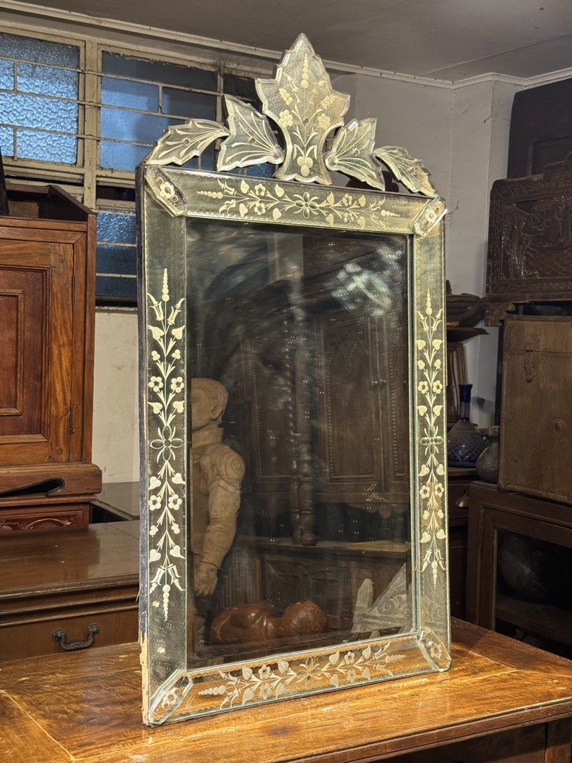 Vintage Venetian Mirror (Category: Vintage Collectibles) located in Manila. Submitted by sinaunang_gamit (Listing ID 1465780397, Image 2). Description: Vintage Venetian Mirror Height: 37.5 inches Width: 20.5 inches Loc: 6th ave caloocan ₱8500.