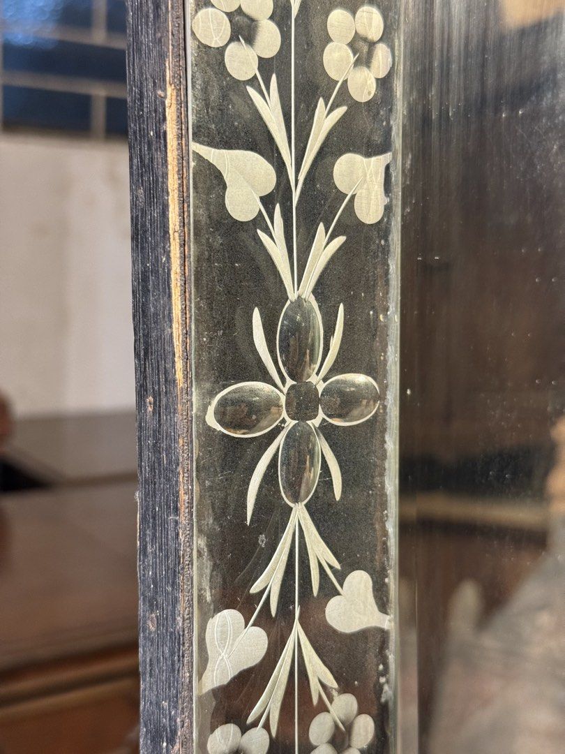 Vintage Venetian Mirror (Category: Vintage Collectibles) located in Manila. Submitted by sinaunang_gamit (Listing ID 1465780397, Image 3). Description: Vintage Venetian Mirror Height: 37.5 inches Width: 20.5 inches Loc: 6th ave caloocan ₱8500.