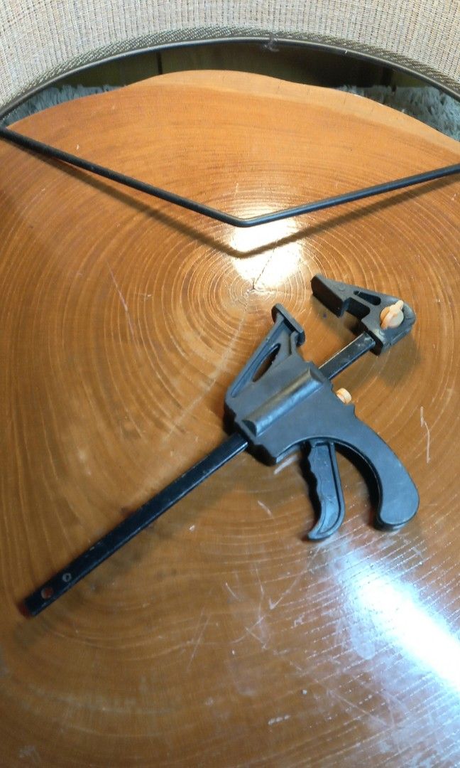 Vintage Woodworking Bar Clamp Rachet (Category: Home Improvement Tools & Accessories) located in Santiago. Submitted by thankugeri87256 (Listing ID 1465794233, Image 2). Description: Key Features Pistol grip design with a squeeze trigger for fast tightening. Quick-release button for fast adjustments. Reversible jaws that allow it to function as both a clamp and a spreader. Protective pads on the jaws to prevent surface damage. [1, 2, 3] 👉Japan S
