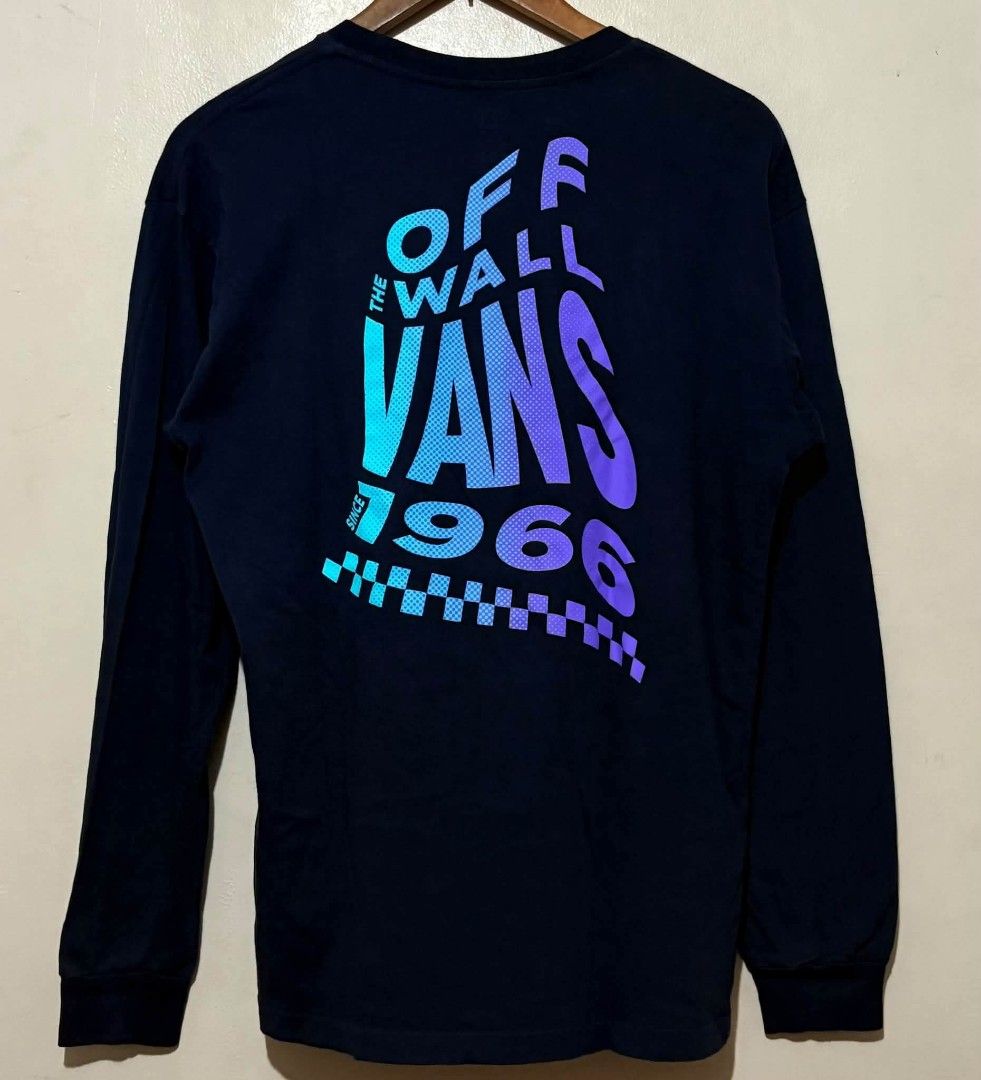 V*ns Off The Wall crewneck (Category: Coats, Jackets and Outerwear) located in Manila. Submitted by nicolette_carido2024 (Listing ID 1465836472, Image 1). Description: Vans off the wall 19.5x27.5.