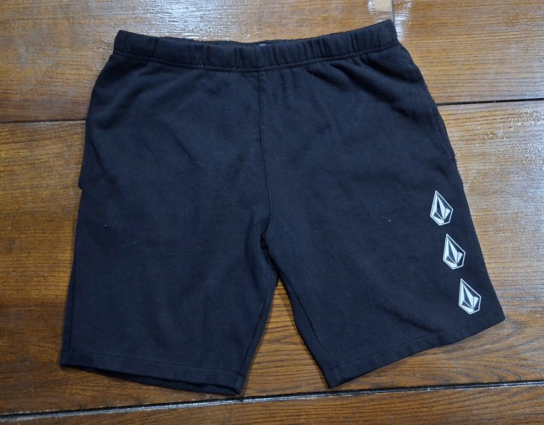 Volcom Black Sweat Shorts (Category: Shorts) located in Manila. Submitted by declutrredgoods (Listing ID 1465938621, Image 1). Description: - Brand: Volcom -Waist: 32 - 34 - Color: Classic Black - Material: Soft and comfortable cotton fleece - Fit: Elastic waistband with adjustable drawstring - Details: 3 signature stacked Volco stone logos near the left hem, 1 back pocket with brand tag - Style: Casual streetwear, ideal for lounging or skating -