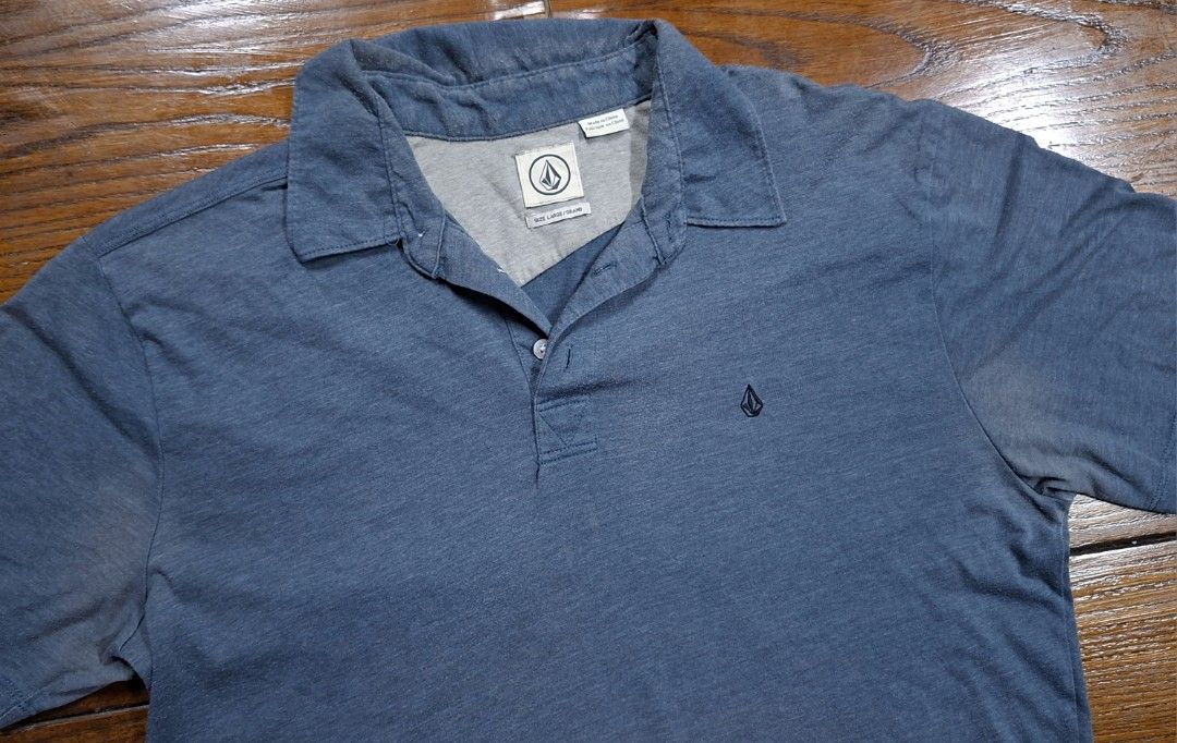 Volcom Blue Polo Shirt Size L (Category: Tshirts & Polo Shirts ) located in Manila. Submitted by declutrredgoods (Listing ID 1465947792, Image 2). Description: Dimes 20.5 x 27 Good condition.