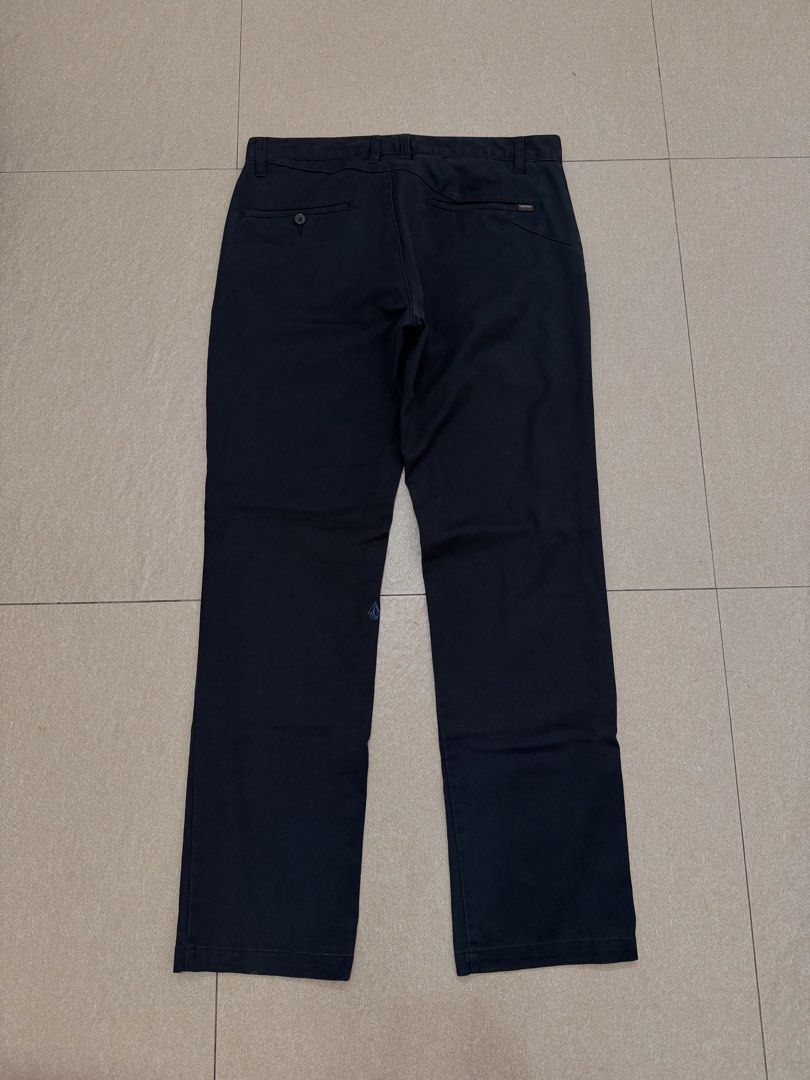 VOLCOM GENUINE CHINO PANTS (Category: Chinos) located in Manila. Submitted by triptothrift7 (Listing ID 1465924385, Image 2). Description: pm me for fast transaction! VOLCOM GENUINE CHINO PANTS for only 899 free shipping size 33 on tag actual size 34 length 42 hem 8 no issue excellent condition color rate 9/10 mode of payment gcash or bank transfer location Biñan laguna.