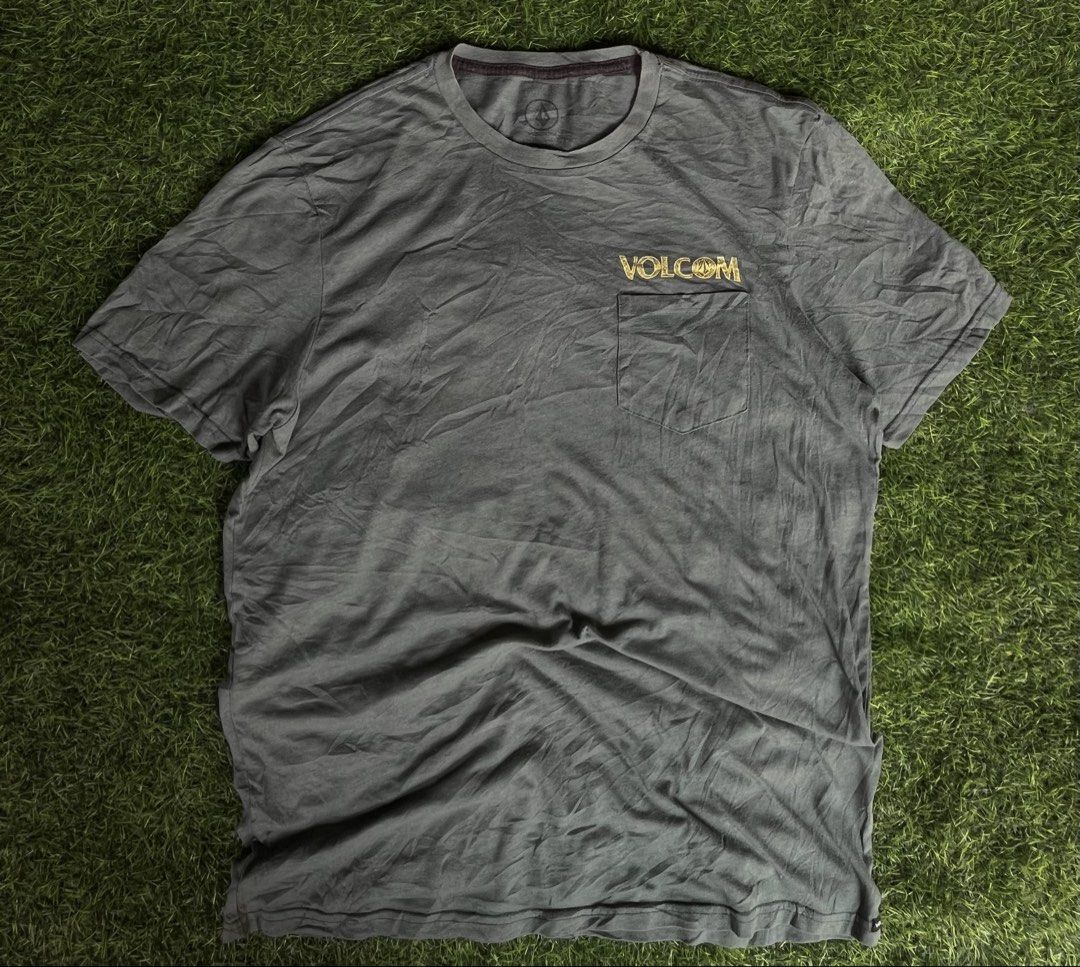 Volcom Pocket Tee (Category: Tshirts & Polo Shirts ) located in Cebu City. Submitted by pick2zeroo (Listing ID 1465865574, Image 1). Description: Large Issu: lints .