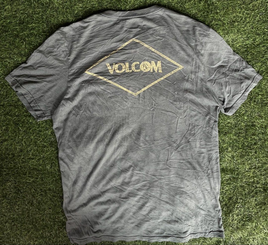 Volcom Pocket Tee (Category: Tshirts & Polo Shirts ) located in Cebu City. Submitted by pick2zeroo (Listing ID 1465865574, Image 2). Description: Large Issu: lints .