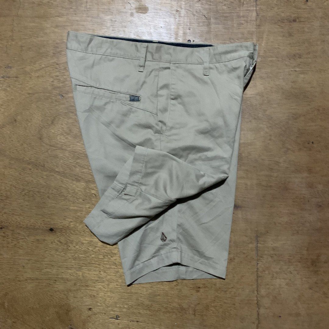 VOLCOM WALKSHORT (Category: Shorts) located in Manila. Submitted by odids (Listing ID 1465953130, Image 2). Description: VOLCOM WALK SHORT ❗️ EXCELLENT TO AS NEW ISSUE : ❌❌❌ SIZE : 31-32 / 20.5 LENGTH COLOR RATE : 9.8 DIRECT MESSAGE 📨 LOCATION : SIBONGA CEBU VOUCH / VC WITH ITEM FOR SAFETY ❗️.