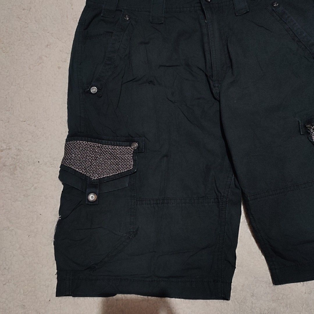 Von Dutch black cargo shorts with patterned pockets (Category: Shorts) located in Manila. Submitted by anthonig (Listing ID 1465868264, Image 2). Description: Length: 23 inches Width: 33 inches Hem: 11 inches Price: 300 pesos Condition: 9/10 Issues: last photo (inside pocket) PM if interested or for inquiries Meetups within MANILA only Can do shipping at buyers expense.