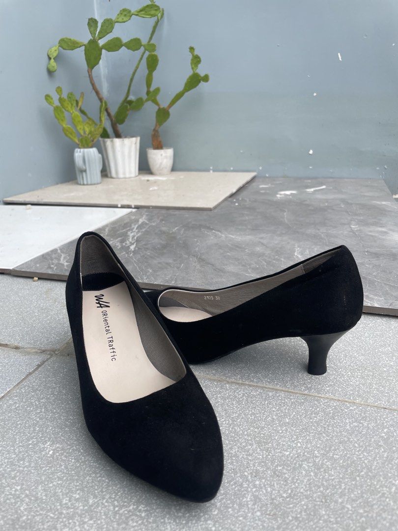 WA Oriental Traffic Black Sandals (Category: Heels) located in Bulacan. Submitted by johnivanqu27099 (Listing ID 1465909160, Image 1). Description: WA Oriental Traffic Black Sandals • Size: EU 38 • Style: Classic Sandals • Color: Black ₱599.