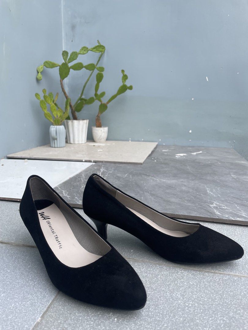 WA Oriental Traffic Black Sandals (Category: Heels) located in Bulacan. Submitted by johnivanqu27099 (Listing ID 1465909160, Image 3). Description: WA Oriental Traffic Black Sandals • Size: EU 38 • Style: Classic Sandals • Color: Black ₱599.