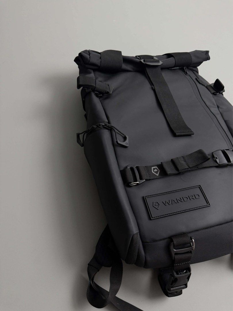 WANDRD (Category: Backpacks) located in Guagua. Submitted by sweetboyy (Listing ID 1465762932, Image 3). Description: WANDRD PRVKE TRAVEL AND CAMERA BACKPACK.