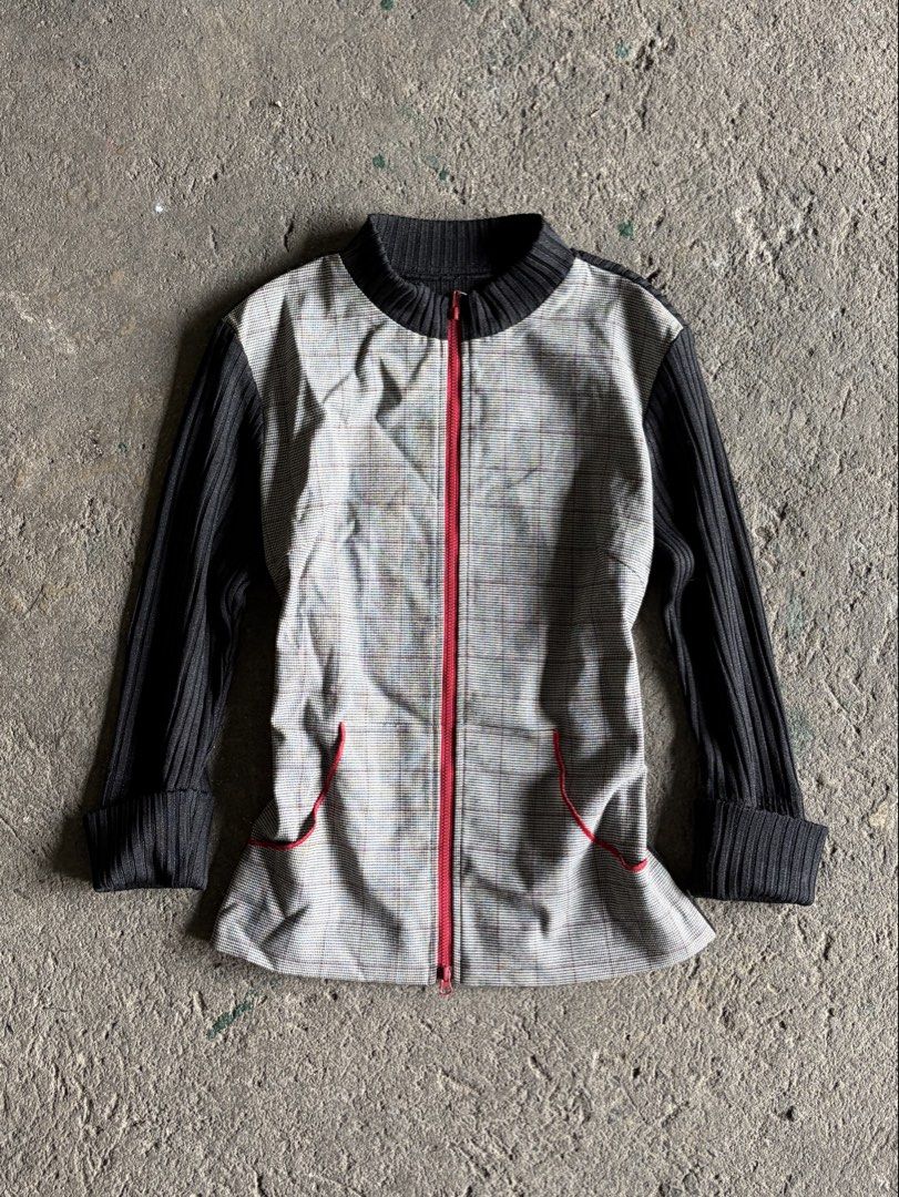 Wardrobe Glen Plaid Zip-Up Knit Jacket (Category: Coats, Jackets and Outerwear) located in Quezon City. Submitted by ward.drobe (Listing ID 1465778567, Image 1). Description: Size L -23 inch Bust - 18 inch Sleeve L - 18 inch.