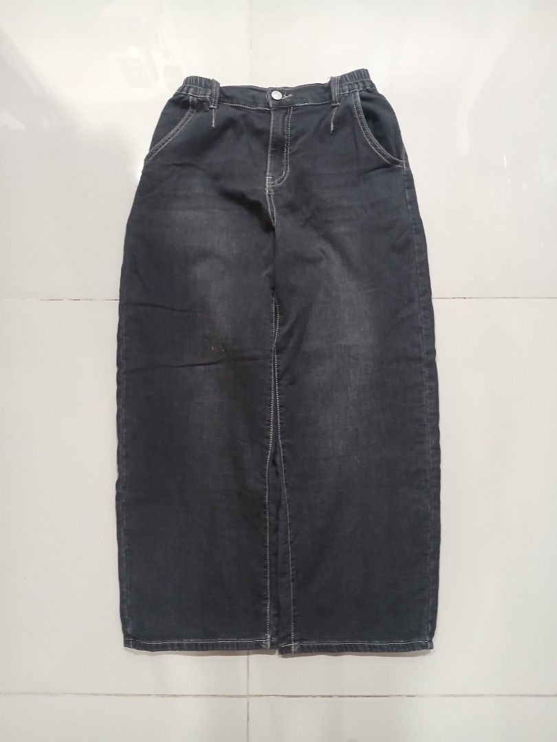 *WASHED BLACK BAGGY JEANS (Category: Jeans) located in Davao. Submitted by reworn.dvo (Listing ID 1465828318, Image 1). Description: Waist: 26-33(stretchable) Thigh: 11in Length: 36in Leg opening: 9in Condition: 10/10 Issue: none Grab: 350(Automatically yours!)+sf Think before buying! be Responsible! STAY REWORN♻️.