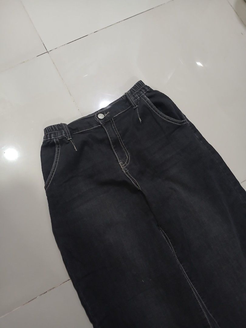 *WASHED BLACK BAGGY JEANS (Category: Jeans) located in Davao. Submitted by reworn.dvo (Listing ID 1465828318, Image 2). Description: Waist: 26-33(stretchable) Thigh: 11in Length: 36in Leg opening: 9in Condition: 10/10 Issue: none Grab: 350(Automatically yours!)+sf Think before buying! be Responsible! STAY REWORN♻️.