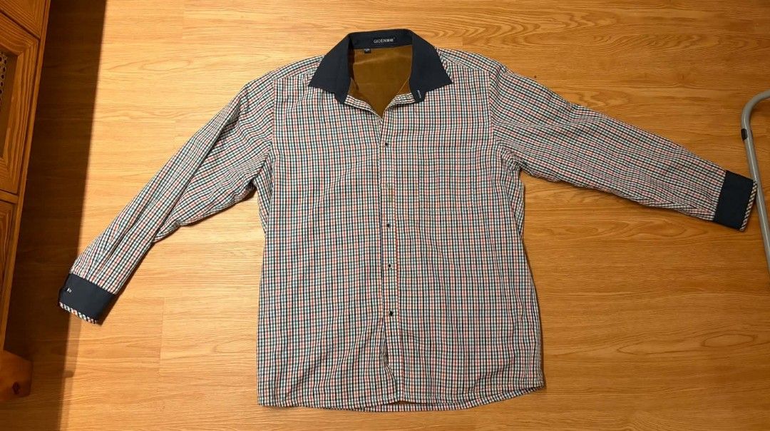 Americana Workwear Plaid Checkered Suede Lining Jacket Size 41 (Category: Coats, Jackets and Outerwear) located in Manila. Submitted by calmdog_65b9b9 (Listing ID 1465848122, Image 1). Description: - Brand: QIDEN - Design: Multi-color plaid check pattern (red, blue, green, white) with solid navy blue collar and cuffs - Lining: Soft brown thermal fleece inside for extra warmth - Details: Button-down front with unique patterned buttons - Size: 175/