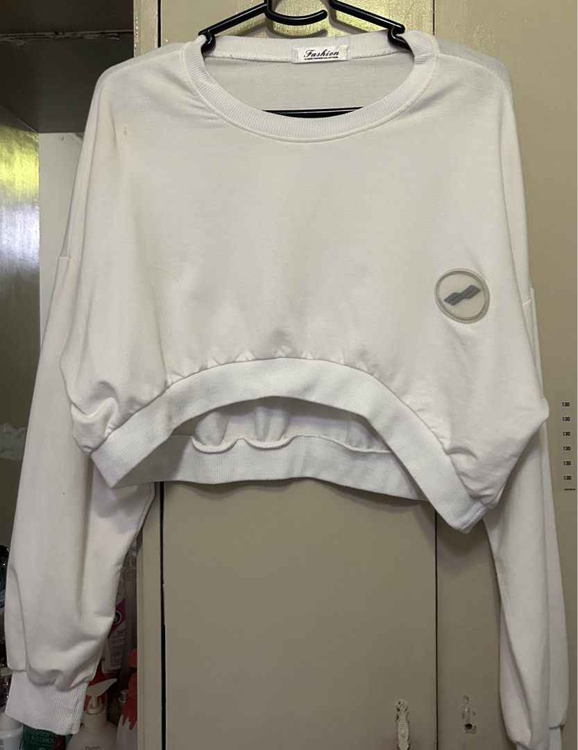 White Cropped Longsleeve (Category: Longsleeves) located in Manila. Submitted by lueur000 (Listing ID 1465938501, Image 1). Description: Small.