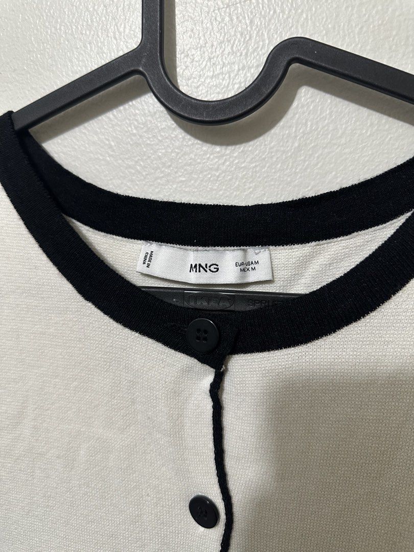 White Mango Top (Category: Sleeveless) located in Quezon City. Submitted by andyclave (Listing ID 1465840078, Image 2). Description: RFS: decluttering.