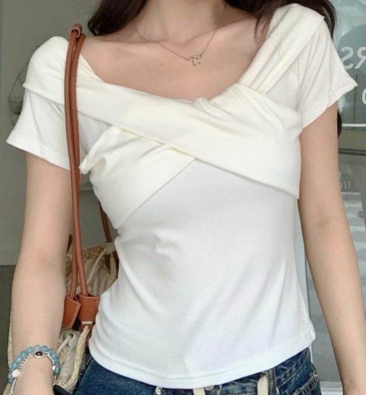 White Plain Knot T-shirt (Category: Blouses) located in Manila. Submitted by lueur000 (Listing ID 1465915505, Image 1). Description: Small Front Length - 42/17 Bust - 74/29 Shoulder Width - 37/15 Sleeve Length - 13.5/5.