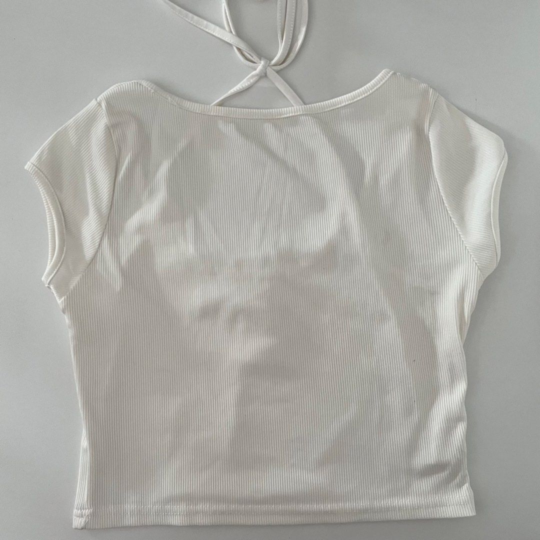 White ribbed crop top with halter straps and buttons (Category: Sleeveless) located in Cavite. Submitted by ysieunz (Listing ID 1465836211, Image 2). Description: disclaimer: all clothes are preloved but still in good-as-new condition and were only used 1–2 times. the color may vary due to lighting, but all details will be stated in the description. 📍 General Trias, Cavite 💰 GCash/Maya 🚚 JNT/SDD/Meet Up.