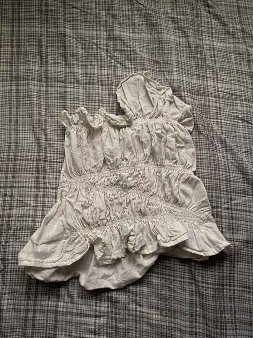 White Ruffled Tube Top (Category: Others Tops) located in Quezon City. Submitted by lovedbytali (Listing ID 1465824540, Image 1). Description: worn once adjustable; can fit xs-m.