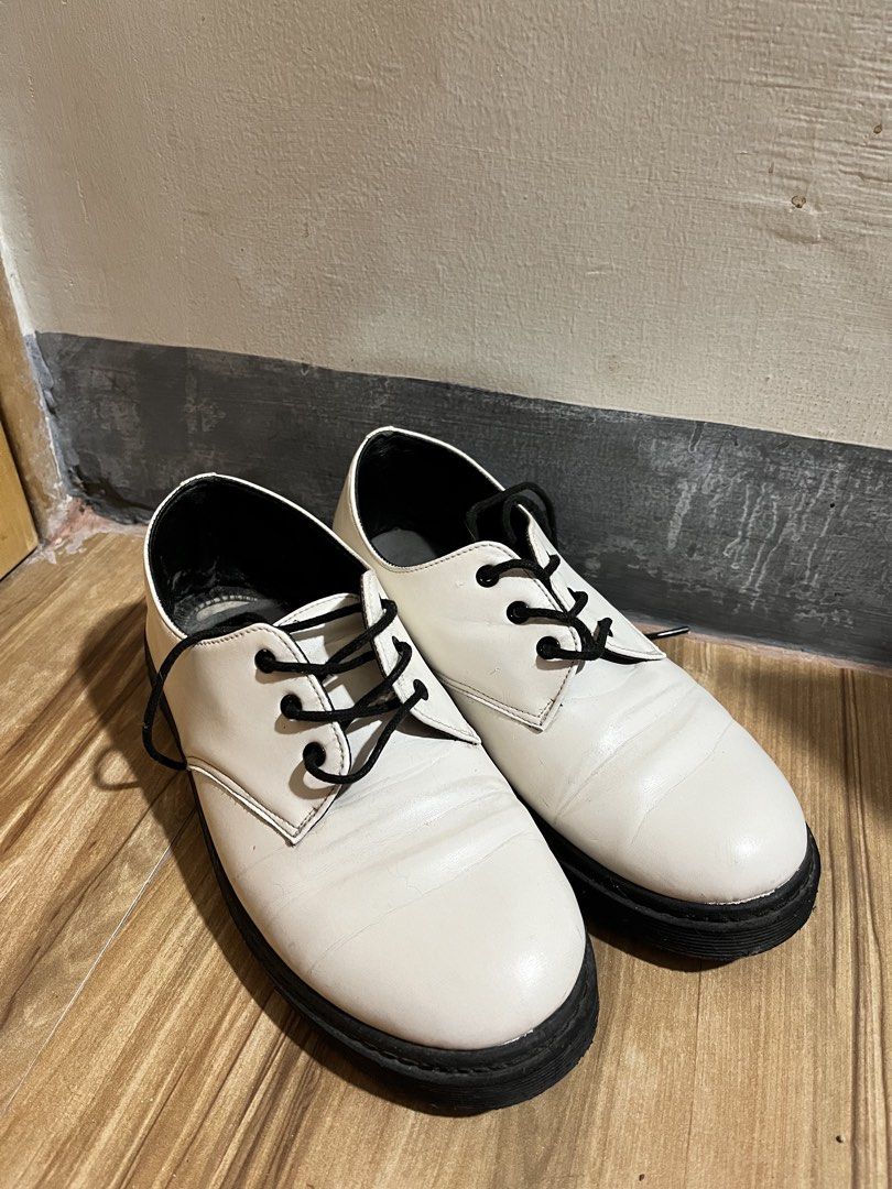White Shoes / Loafers (Category: Loafers) located in Rizal. Submitted by jinlovesu (Listing ID 1465768757, Image 1). Description: .