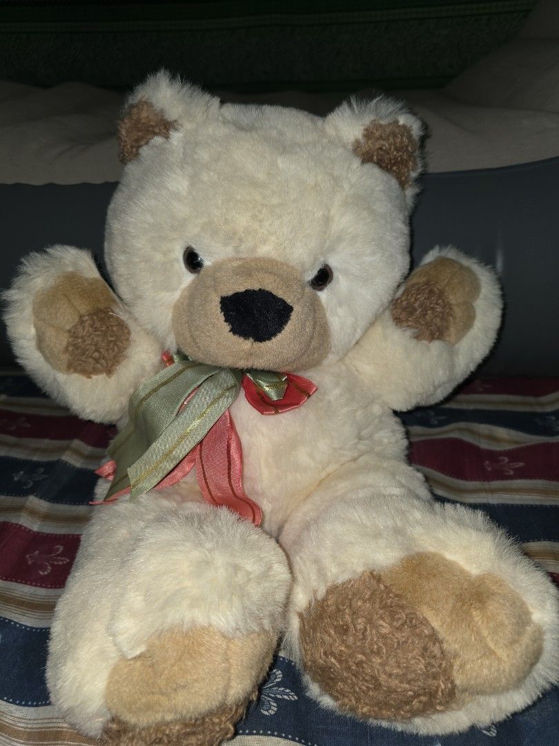 White Teddy Bear (Category: Plushies & Soft Toys) located in Quezon. Submitted by sabluviah_ (Listing ID 1465784419, Image 1). Description: A soft and fluffy white teddy bear that is perfect for cuddles, comfort, and sweet moments. Its simple white color gives it a clean, cozy, and adorable look. A cute little companion that you can keep beside you, hug when you're feeling down, or give as a special gift to someone you love. 🧸.