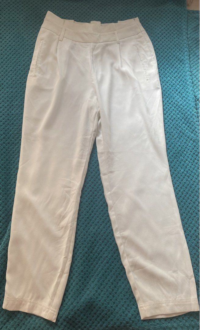 White trouser pants (Category: Other Bottoms) located in Cebu City. Submitted by prelovedbygaely (Listing ID 1465853137, Image 1). Description: Size 28-30 no flaws 10/10 condition; can pass as new.