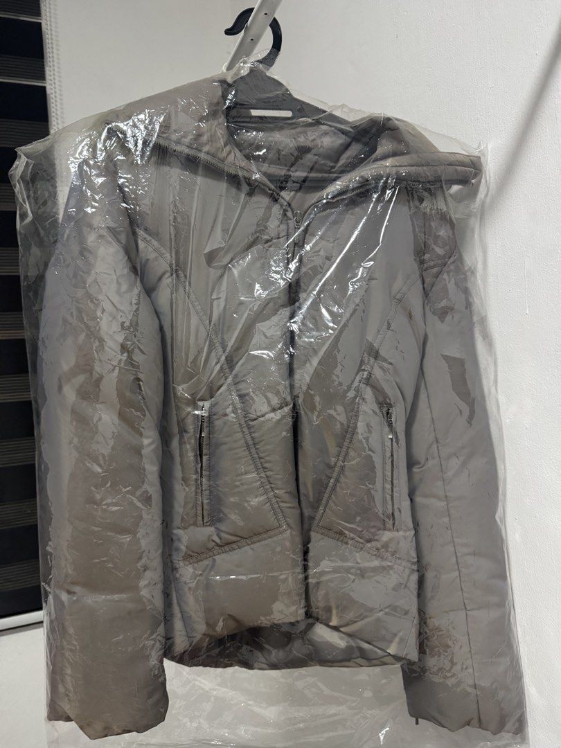 Winter jacket (Category: Coats, Jackets and Outerwear) located in Pagoh. Submitted by nrsmm (Listing ID 1465891433, Image 1). Description: .